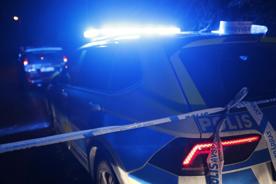 En man misstänks för mordförsök sedan han kraschat sin bil genom väggen till Vikingahallen i Märsta. Arkivbild.