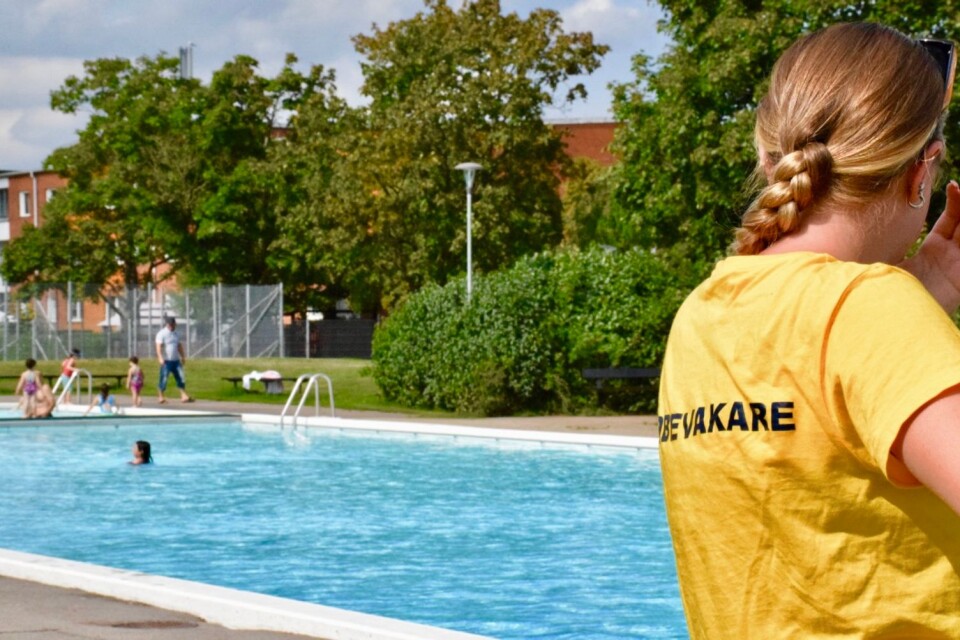 This is Olivia Jarl's first summer as a baths attendant at Gamlegårdsbadet. ”It's been fun getting to know a new culture and new people,” she says.