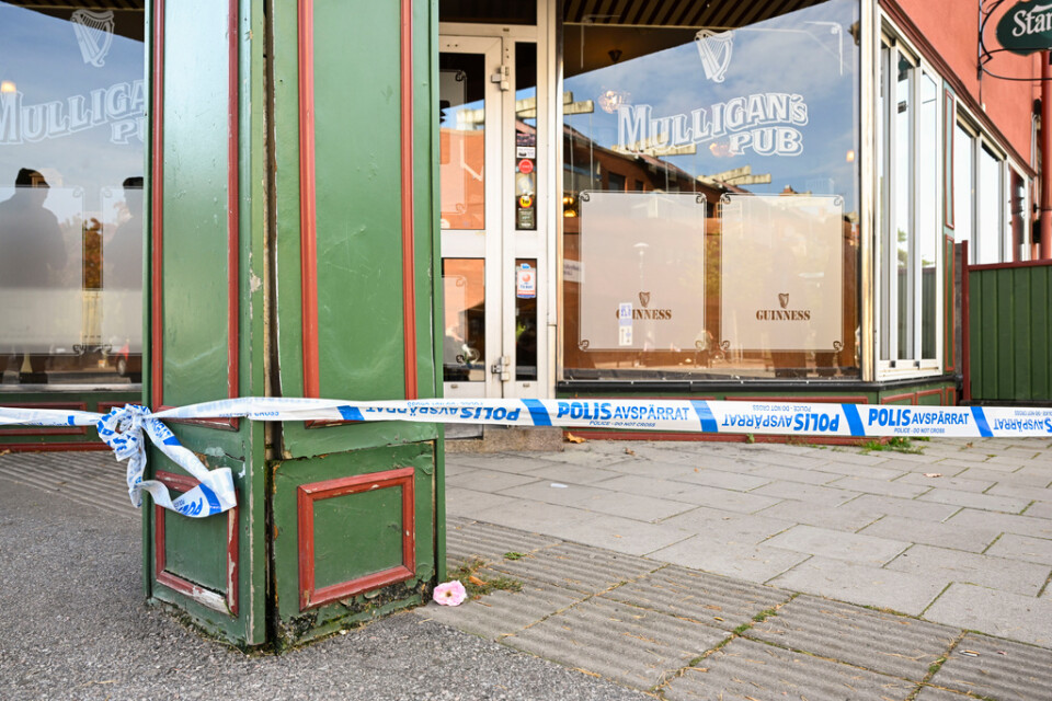 Två personer dödades i samband med skottlossningen på en pub i centrala Sandviken. Arkivbild.