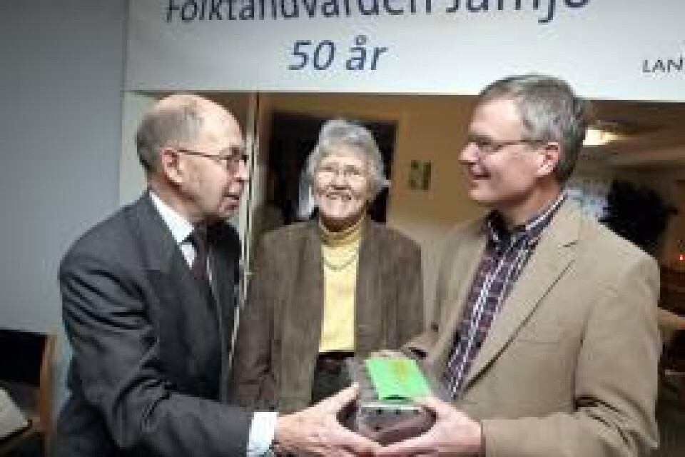Karl-Gunnar Lingström och Inger Lingström var pionjärer i Jämjös folktandvård. Igår mindes de tillsammans med dagens klinikchef Stefan Petersson när kliniken firade 50 år.