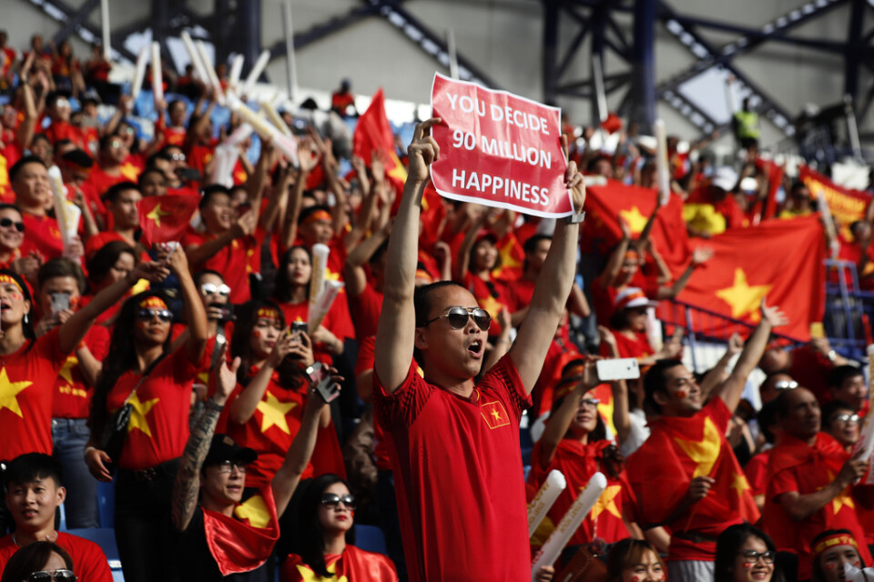 Vietnamesiska supportrar är välkomna tillbaka till fotbollsarenorna. Bilden är tagen från när nationens landslag mötte Japan i asiatiska mästerskapen förra året. Arkivbild.