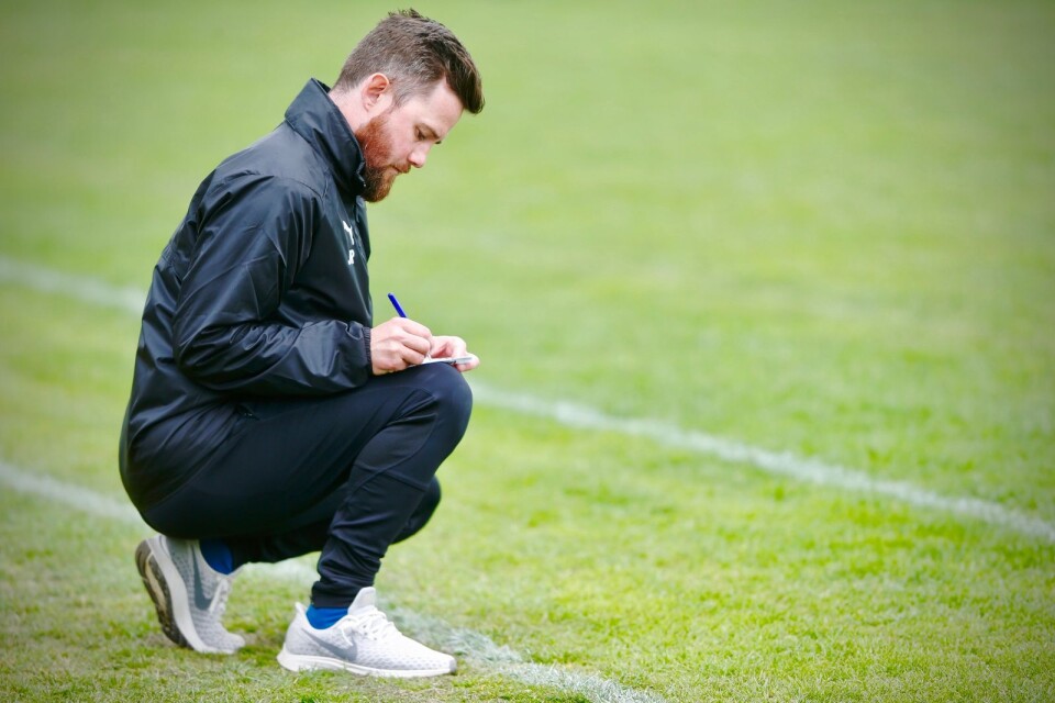 Färjestadens Johan Rosén skissar fortfarande på truppen inför division 1-säsongen som startar om tre månader.
