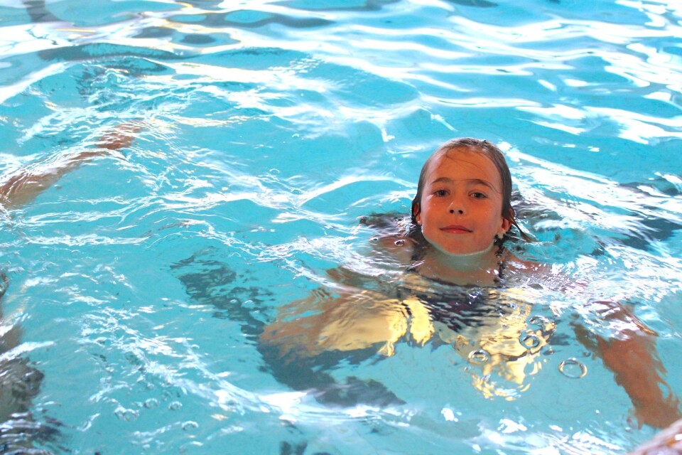 Ida Larsen, 7 år, från Mönsterås tycker att rutschkana är roligast på äventyrsbadet och hade längtat efter att Vattenpalatset skulle öppna igen.