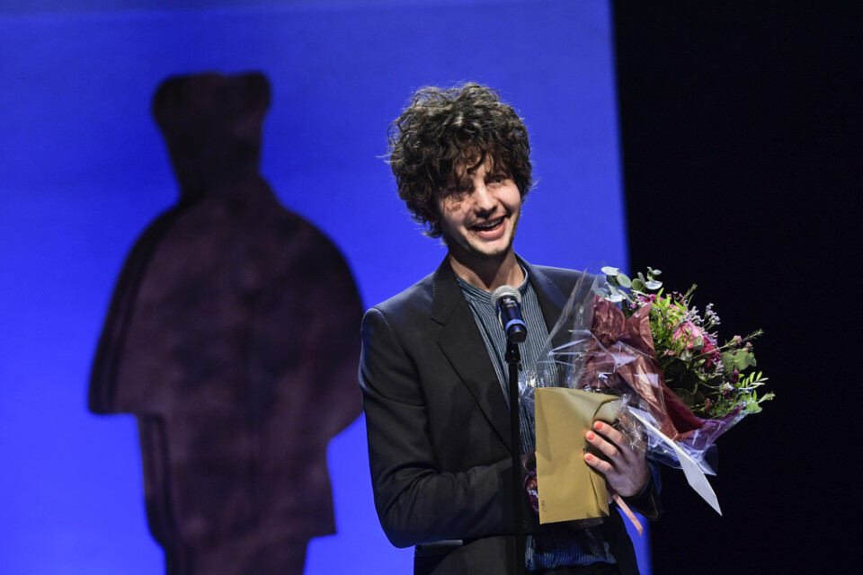 Oskar Kroon fick årets barn- och ungdomspris för "Vänta på vind".