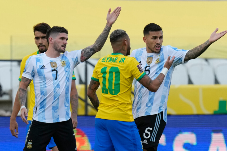 Brasilien–Argentina hann knappt börja innan VM-kvalmatchen avbröts.