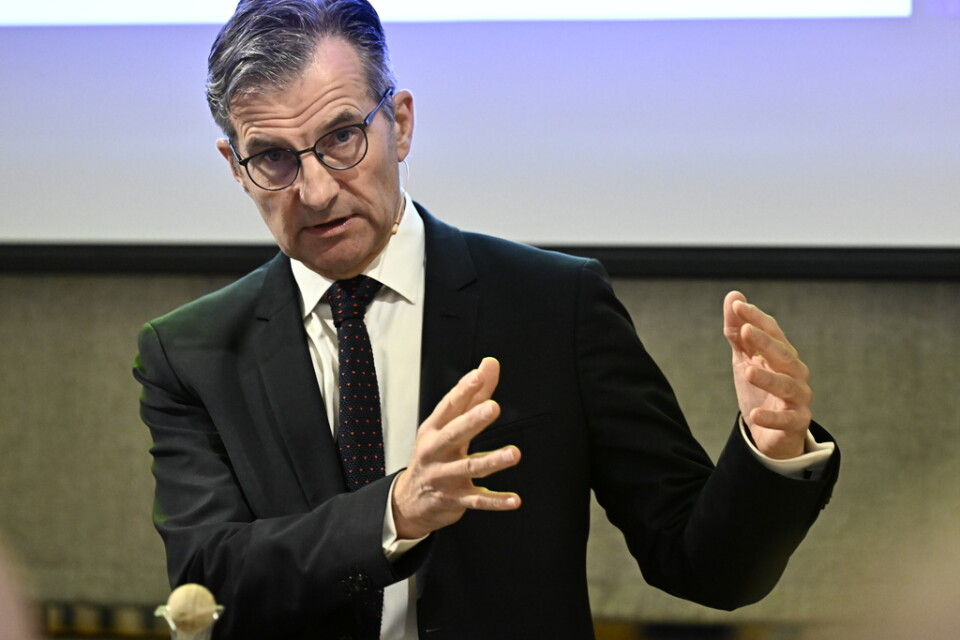 Riksbankschef Erik Thedéen presenterar höjningen av styrräntan på en pressträff den 9 februari.