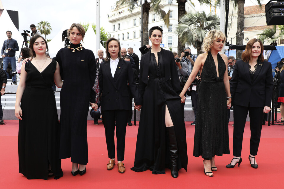 Hela gänget på röda mattan i Cannes, där "Porträtt av en kvinna i brand" tävlade om Guldpalmen och belönades för bästa manus. Arkivbild.