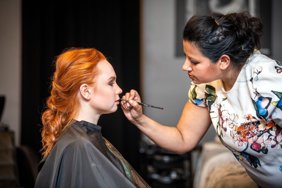 Elin Bencker görs festfin av makeupartisten Erika Schalin.
