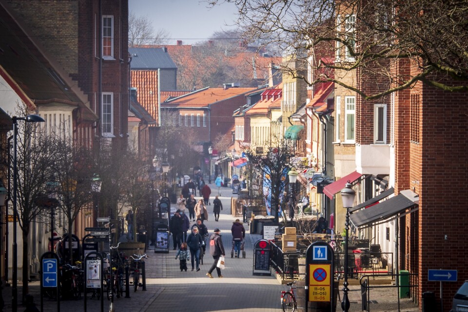Klåfingriga moderatpolitiker som i normala kämpar mot förbud vill ha cykelförbud på gågatan i Ystad