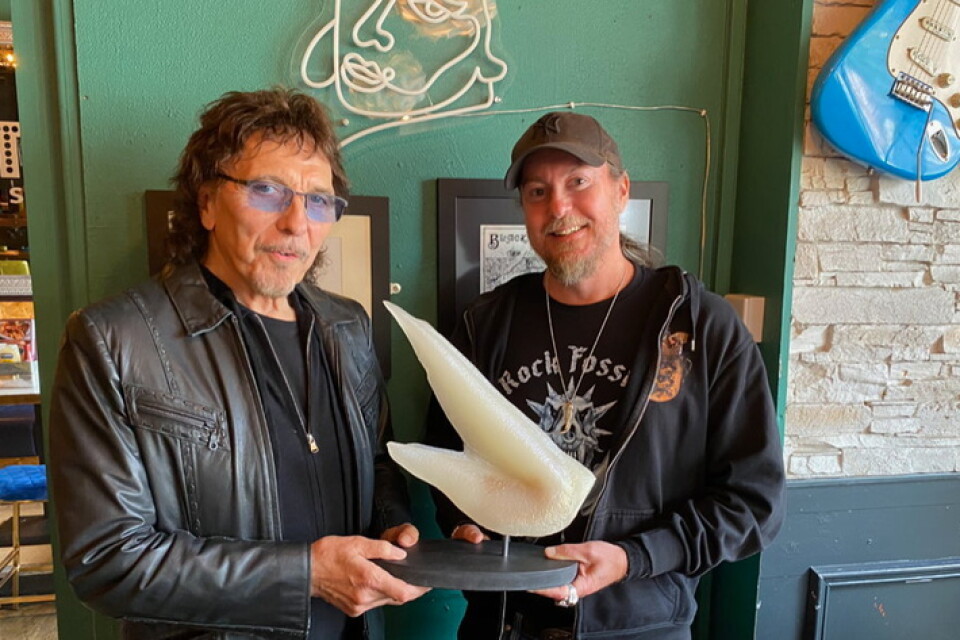 Tony Iommi fick under ett möte med svenske paleontologen Mats E Eriksson ta emot en skulptur som döpts efter honom till Drepanoistodus iommii.