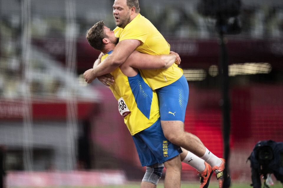 Daniel Ståhl och lagkamraten tillika OS-silvermedaljören, Simon Pettersson.