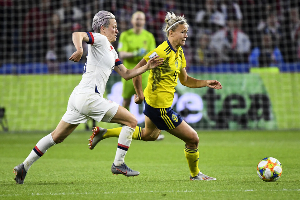 Sveriges Hanna Glas mot USA:s Megan Rapinoe under VM-matchen 2019. Den gången vann USA med 2–0. Till slut blev det guld för USA och brons för Sverige.