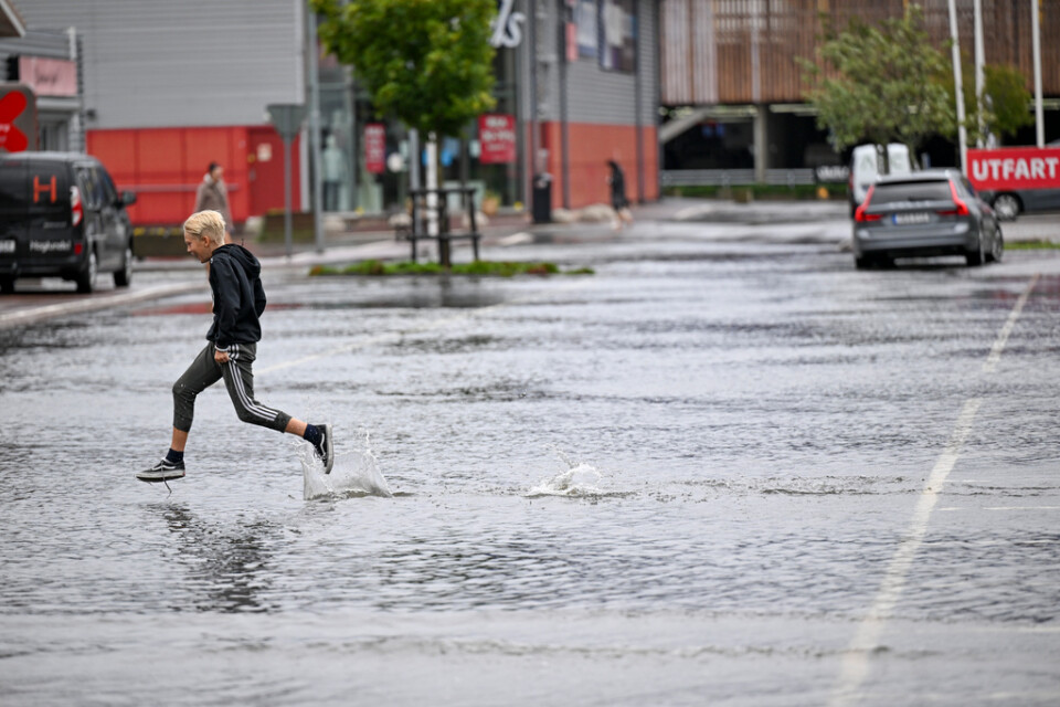 Kraftigt regn har lett till översvämningar på flera platser, bland annat i Örebro län. Arkivbild.