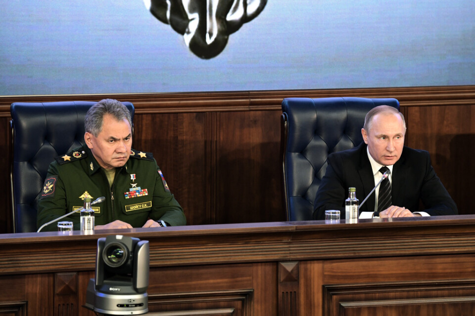 Rysslands försvarsminister Sergej Sjojgu och president Vladimir Putin. Arkivbild.