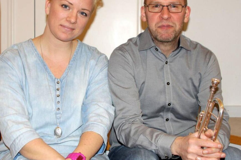 Maria Rydström och David Norén övade sång, diskuterade arrangemang och övergångar.