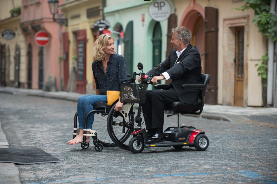 Den rullstolsburna violinisten Florence (Alexandra Lamy) får kvinnokarlen Jocelyn (Franck Dubosc) på fall i den franska filmen ”Kärlek på hjul”.