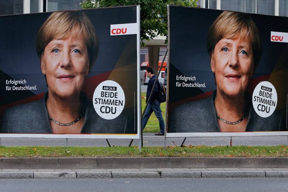 I dag går Tyskland till förbundsdagsval. Alla mätningar pekar mot ännu en seger för Angela Merkel. Men: vilket parti kommer trea? Vilka kan hon/tvingas hon bilda regering med? Bilden från Frankfurt.