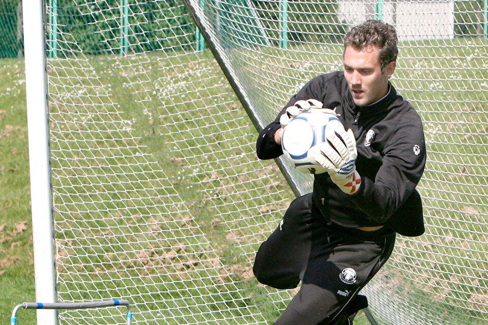 I maj 2007 kom Andreas Isaksson, då i Manchester City, hem och tränade med TFF i en vecka för att hålla igång.