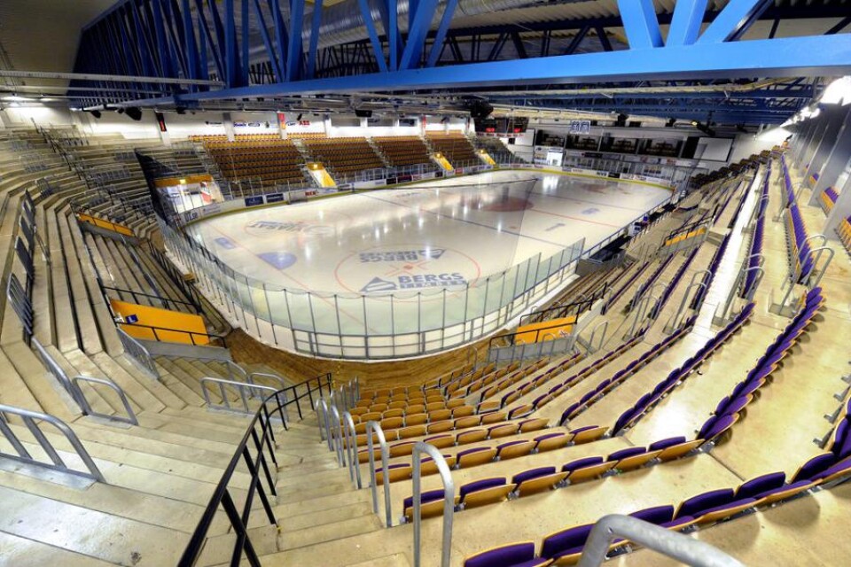 IK Oskarshamn har förfallna hyresskulder för Arena Oskarshamn på 870 000 kronor. Nu vädjar föreningen att kommunen ska skriva av dem.