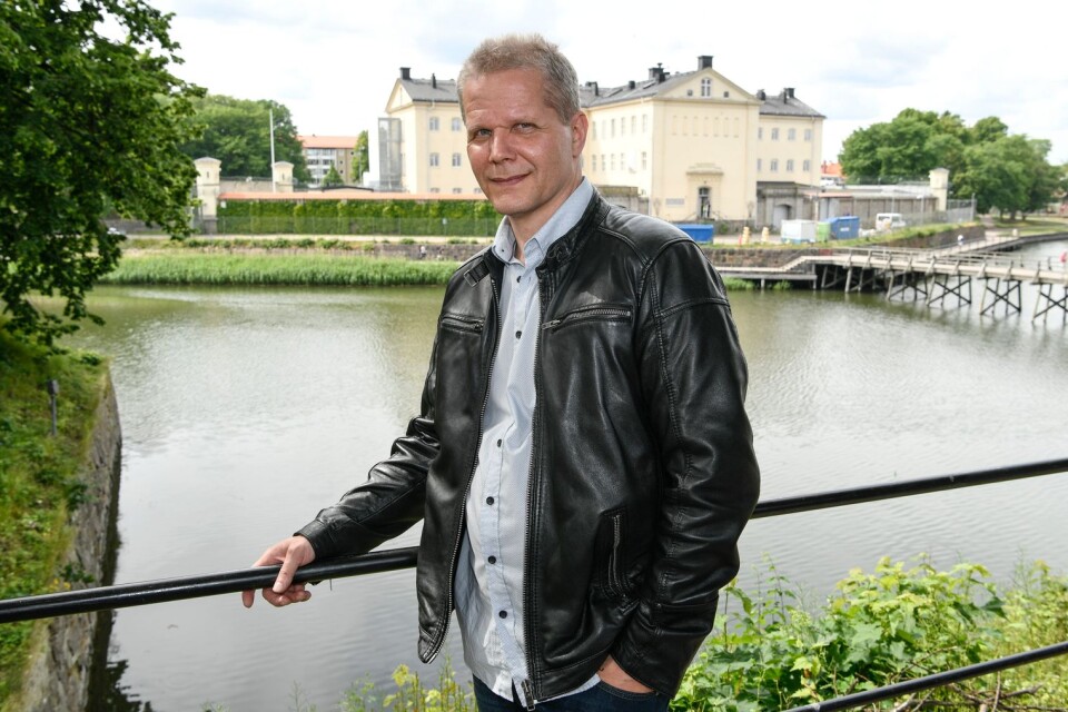 Kaj Linna vid fängelset i Kalmar där han satt av en tid av sitt fängelsestraff.