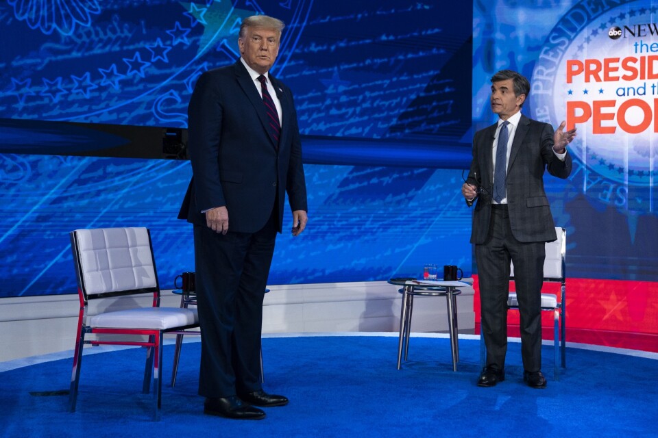 USA:s president Donald Trump med programledaren George Stephanopoulos under frågestunden i ABC.