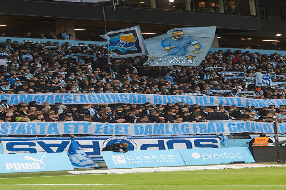 En banderoll om att rösta ner sammanslagningen med LB07 hölls upp i MFF:s klack under söndagens fotbollsmatch i allsvenskan mellan Malmö FF och IFK Norrköping.
