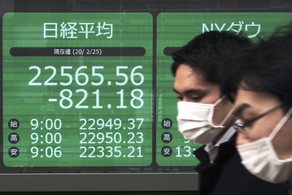 Börsen föll fortsatt kraftigt i Japan. Bild från tidigare i veckan.