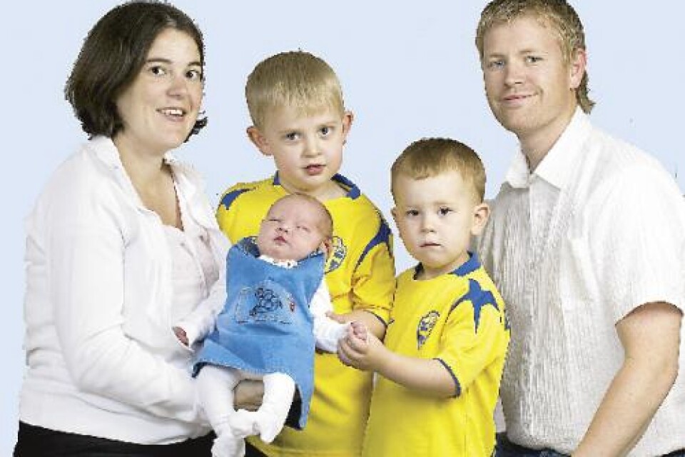 Carola Freij och Daniel Gräns, Växjö, fick den 26/5 dottern Tindra. Vikt: 4 535 g. Längd: 52 cm. Syskon är Noel 5 år och Jakob 3 år.