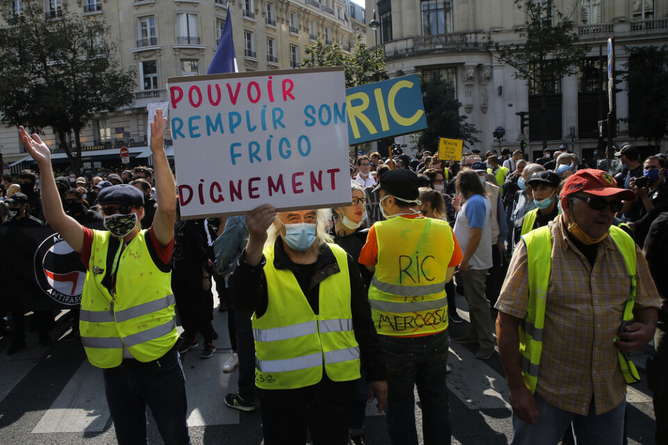 Gula västarna demonstrerade under lördagen i centrala Paris.
