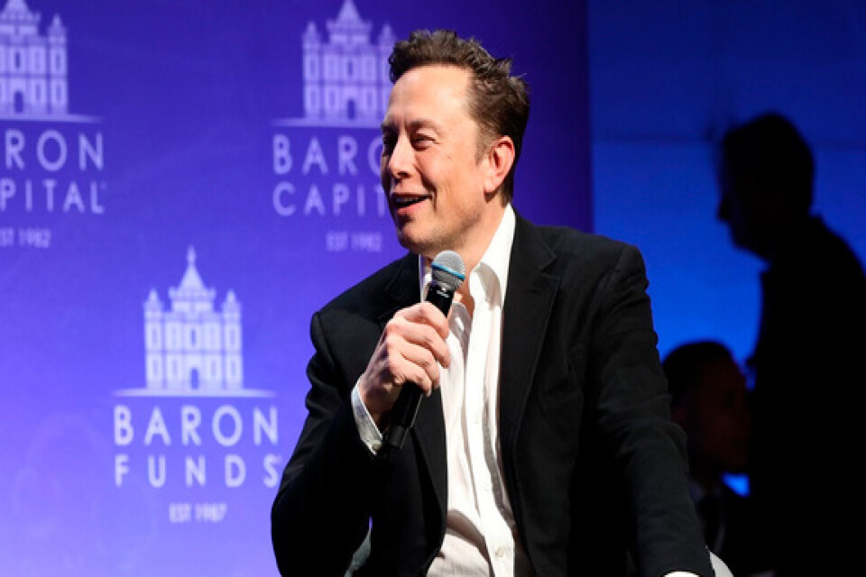 Elon Musk deltog vid en investerarkonferens på fredagen, samma dag som mängder med Twitteranställda fick beskedet att de sagts upp från Twitter.