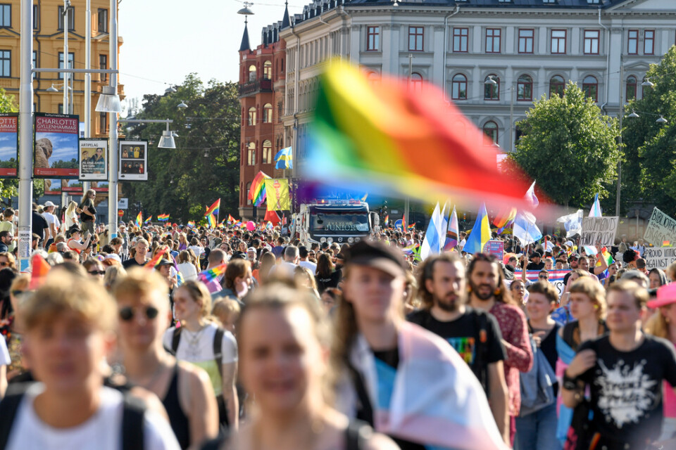 Pridetåget ringlade sig genom Stockholm.