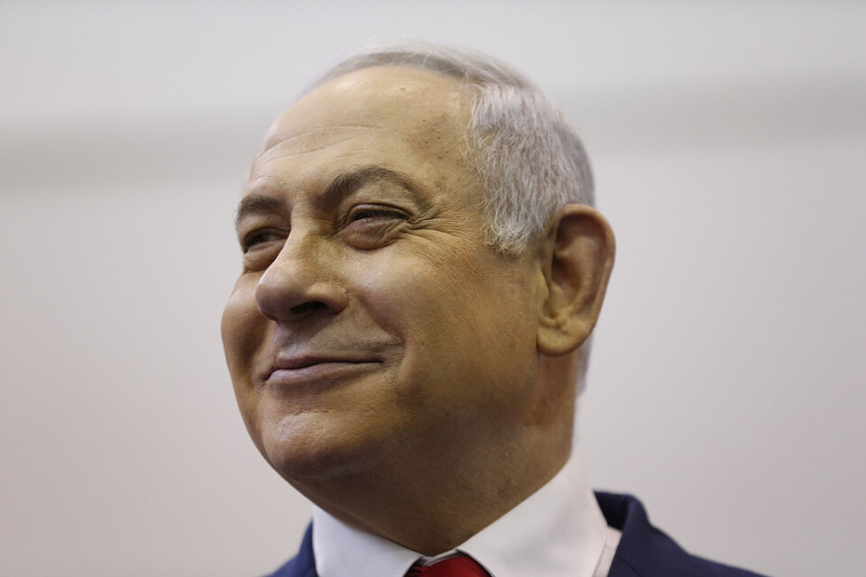 Israels sittande premiärminister Benjamin Netanyahus högerkoalition ser ut att få flest platser i knesset, enligt flera vallokalsundersökningar som släpptes när vallokalerna stängde.