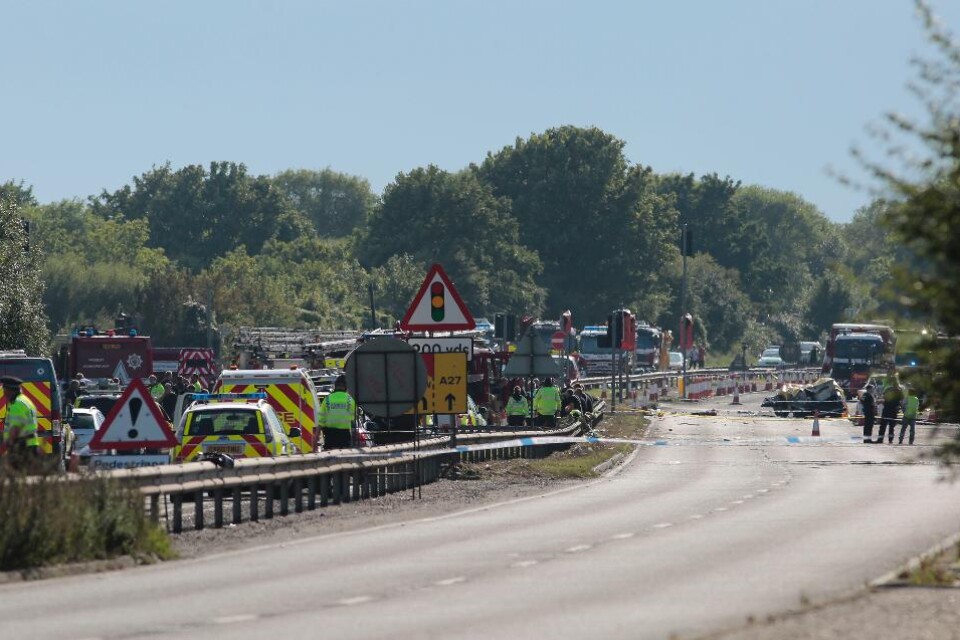 En pilot i 50-årsåldern dog när han kraschade under en flyguppvisning i södra Österrike, rapporterar nyhetsbyrån APA. Olyckan inträffade i staden Friesach i provinsen Kärnten. Enligt polisen gjorde piloten en brant stigning innan kraschen. Flyguppvisnin