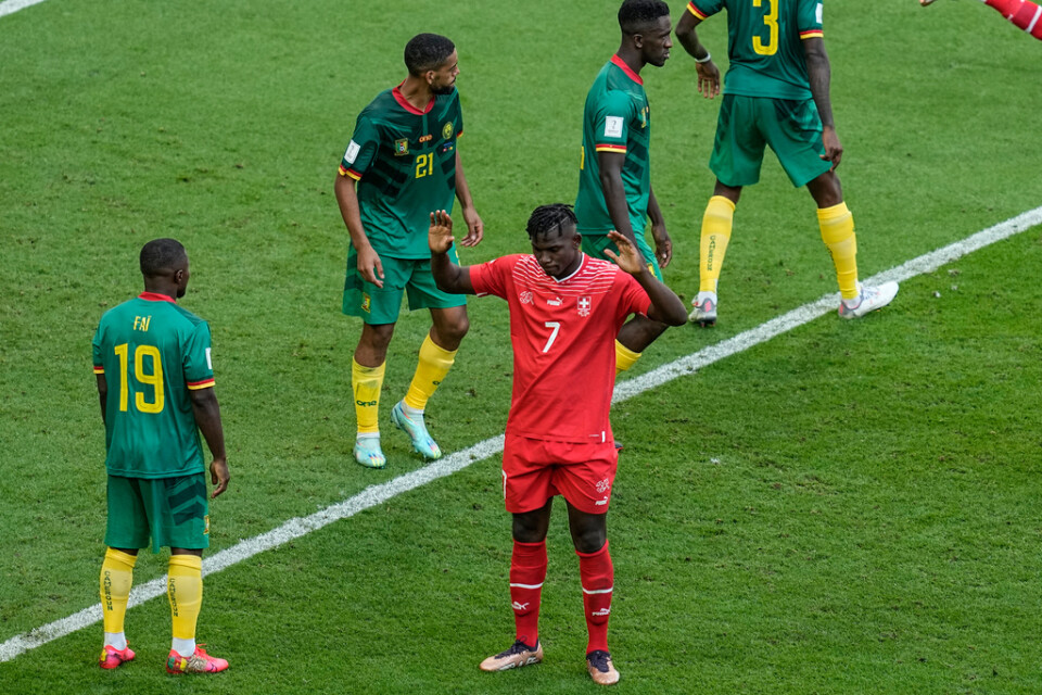 Breel Embolo gjorde matchens enda mål när Schweiz besegrade Kamerun med 1–0 i fotbolls-VM.