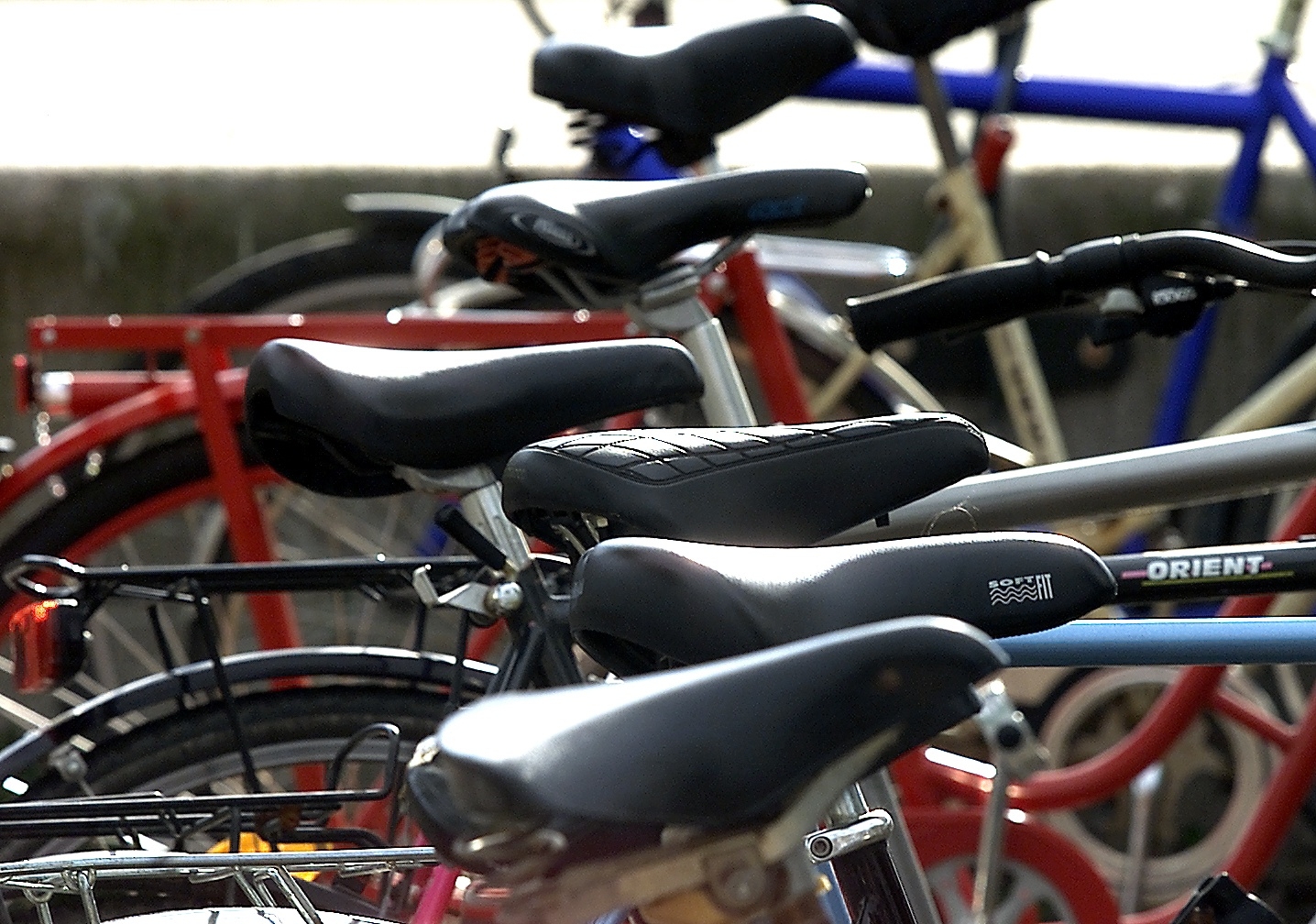 Lund har ett stort antal cyklister. På många håll i centrum är det inte sällan lätt kaos när det inte finns tillräckligt med cykelparkeringar.