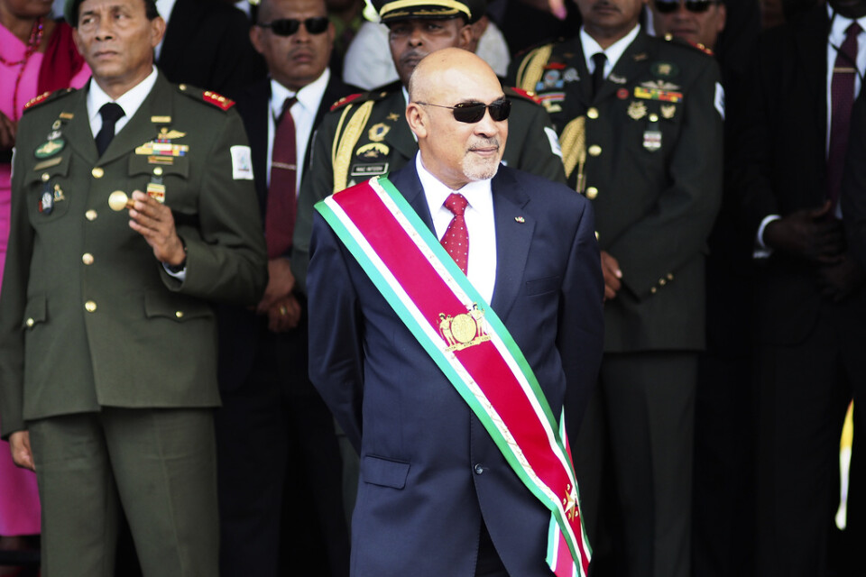 Surinams president Dési Bouterse bevistar en militärparad då han svors in för sin andra mandatperiod i augusti 2015. Arkivbild.