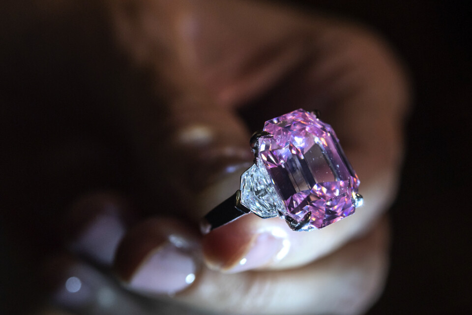 Diamanten Fortune Pink såldes på tisdagen för motsvarande 306 miljoner kronor. Arkivbild.
