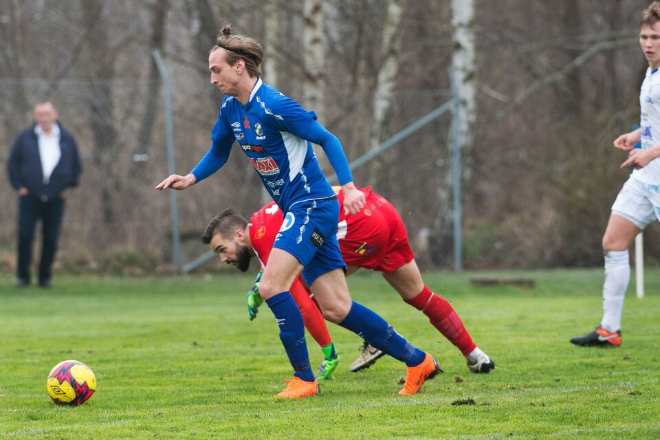 Julian Grozdanovski gjorde Nosabys första mål mot IFK Berga.