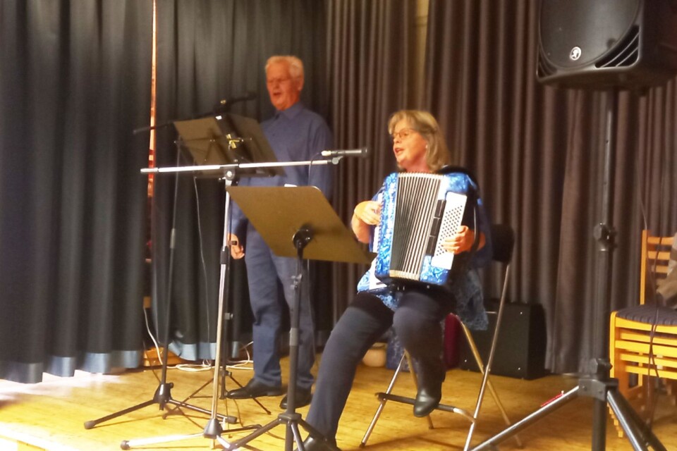 Ejvorth och Maj-Gull Enarsson sjöng och spelade.