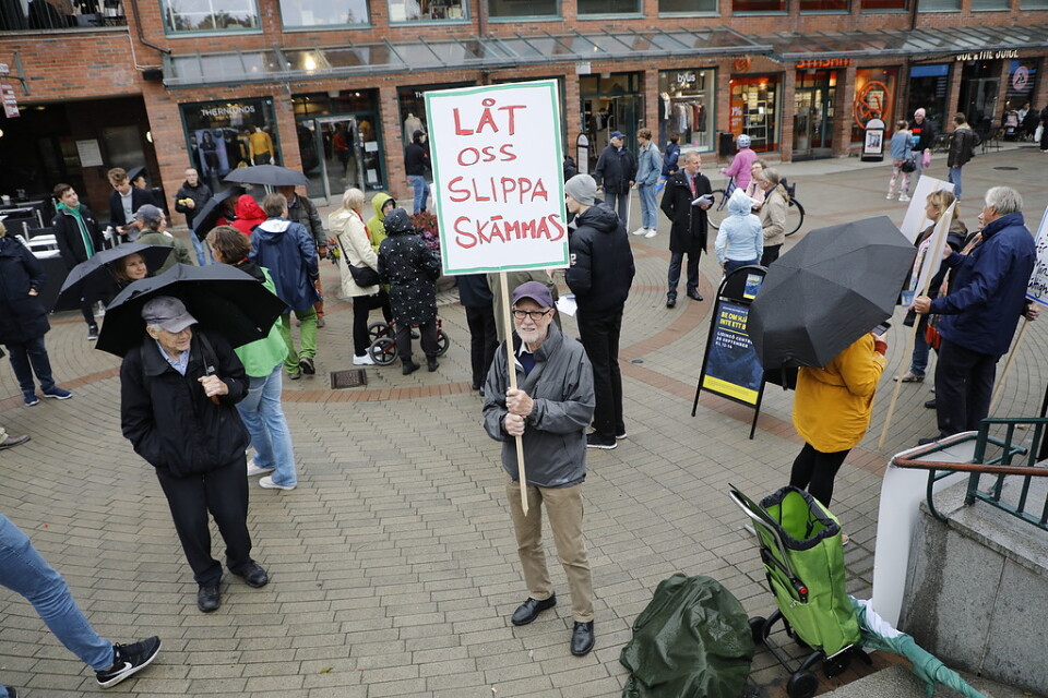 I helgen hölls en protest i Lidingö centrum mot planerna på ett tiggeriförbud. Rune Forsbeck var en av dem som deltog med plakat.