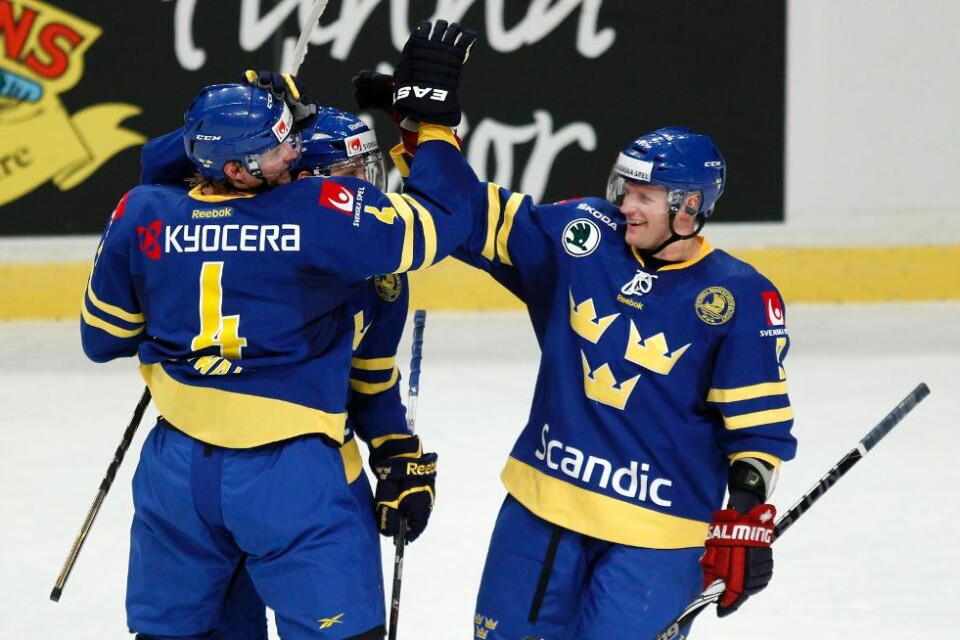 Tony Mårtensson, världsmästare med Tre Kronor i Riga 2006, flyttar från mästarlaget SKA St Petersburg i KHL till Lugano i schweiziska ligan. 34-åriga Mårtensson, som gjort 371 poäng i SHL för Brynäs och Linköping, har skrivit på för två säsonger. \"Jag h