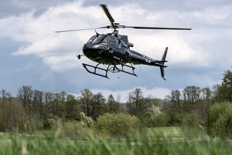 En av MSB:s kontrakterade Airbus Helicopters H125 ( opererad av HeliAir Sweden ) landar efter en övning. Arkivbild.