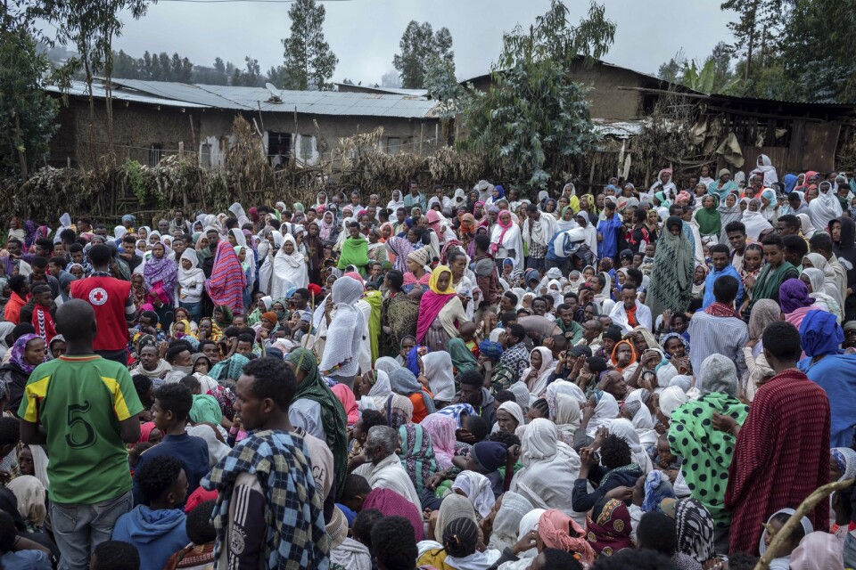Våldet i norra Etiopien driver många på flykt. Här väntar folk på nödhjälp i Debark i Amhara i slutet av augusti.
