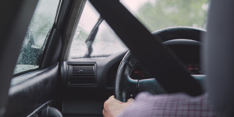Påverkad 25-åring stoppades i bil – saknade körkort