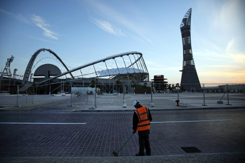 En byggnadsarbetare utanför en VM-arena i Doha. Arkivbild.