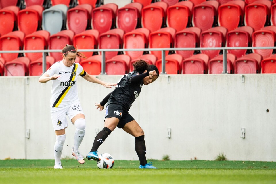 Evelina Duljan i svarta Växjötröjan förra säsongen.
