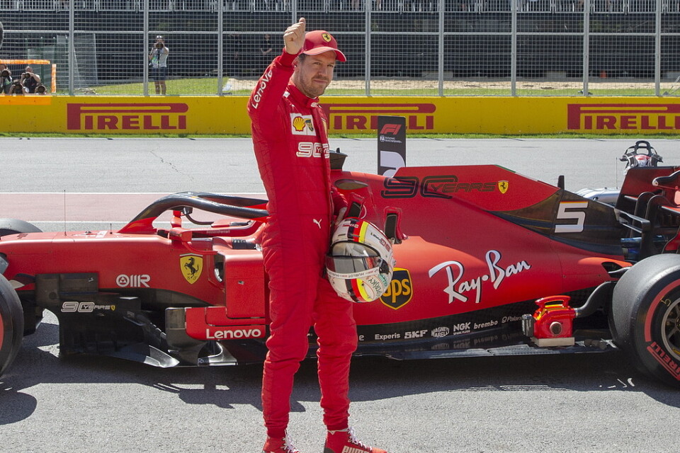 Sebastian Vettel, Tyskland, sträcker näven i luften sedan han varit snabbast i kvalet till Kanadas GP.