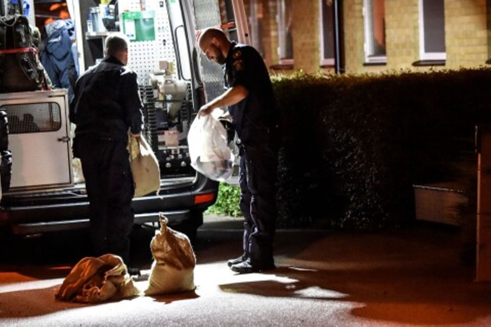 مجموعة مكافحة المتفجرات الوطنية أتت إلى منطقة Lasarettsboulevarden في مساء الثلاثاء وقامت بالتعامل مع القنبلة.