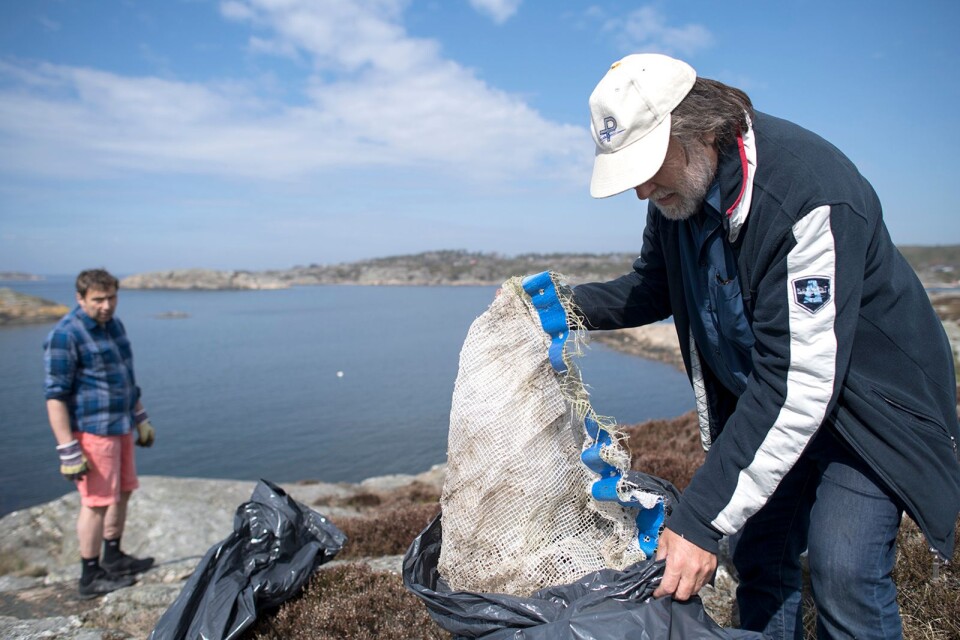 Förra helgen deltog Thomas Lundberg och Jan Riise i strandstädningen på Västkusten, närmare bestämt vid Smarholmen vid Vallda på Onsalahalvön. Mycket plast blev det.