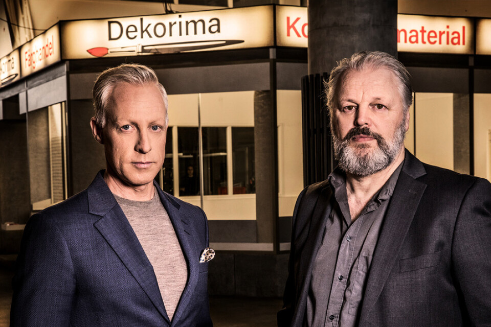 André Pops och Lars Olof Lampers i studion för "Veckans brott extra: Palmemordet". Pressbild.